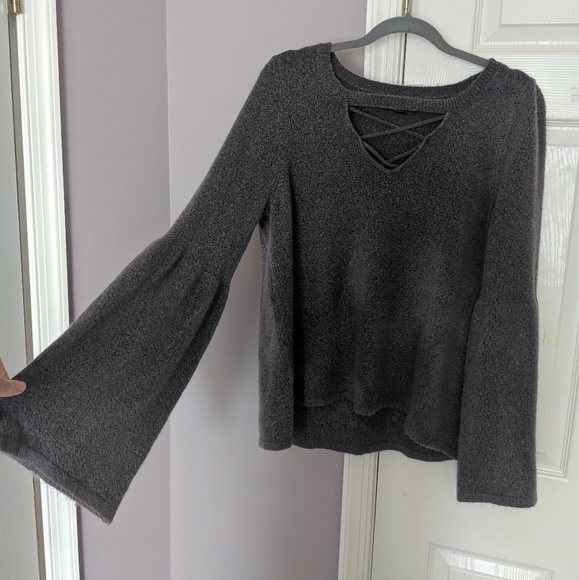 American Eagle Outfitters Tops - 🌴American Eagle Bell Sleeve Sweater🌴